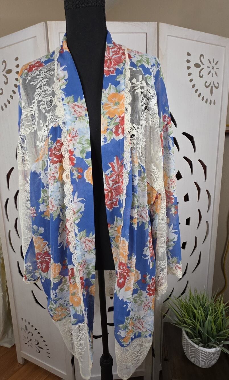 Laurie Felt Blue Floral and Ivory Delicate Lace Duster Kimono with Pockets